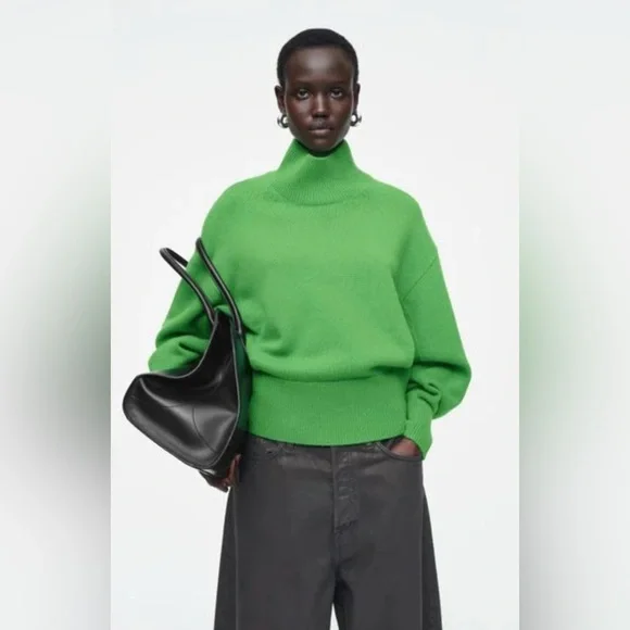 Cos Funnel Mock Neck Green Sweater Women's Size L 100% Wool Quiet Luxury Preppy - Picture 1 of 9
